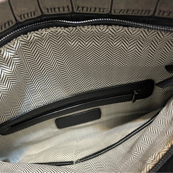 Foldable Steve Madden Alligator Embossed PVC Clutch - Picture 6 of 6